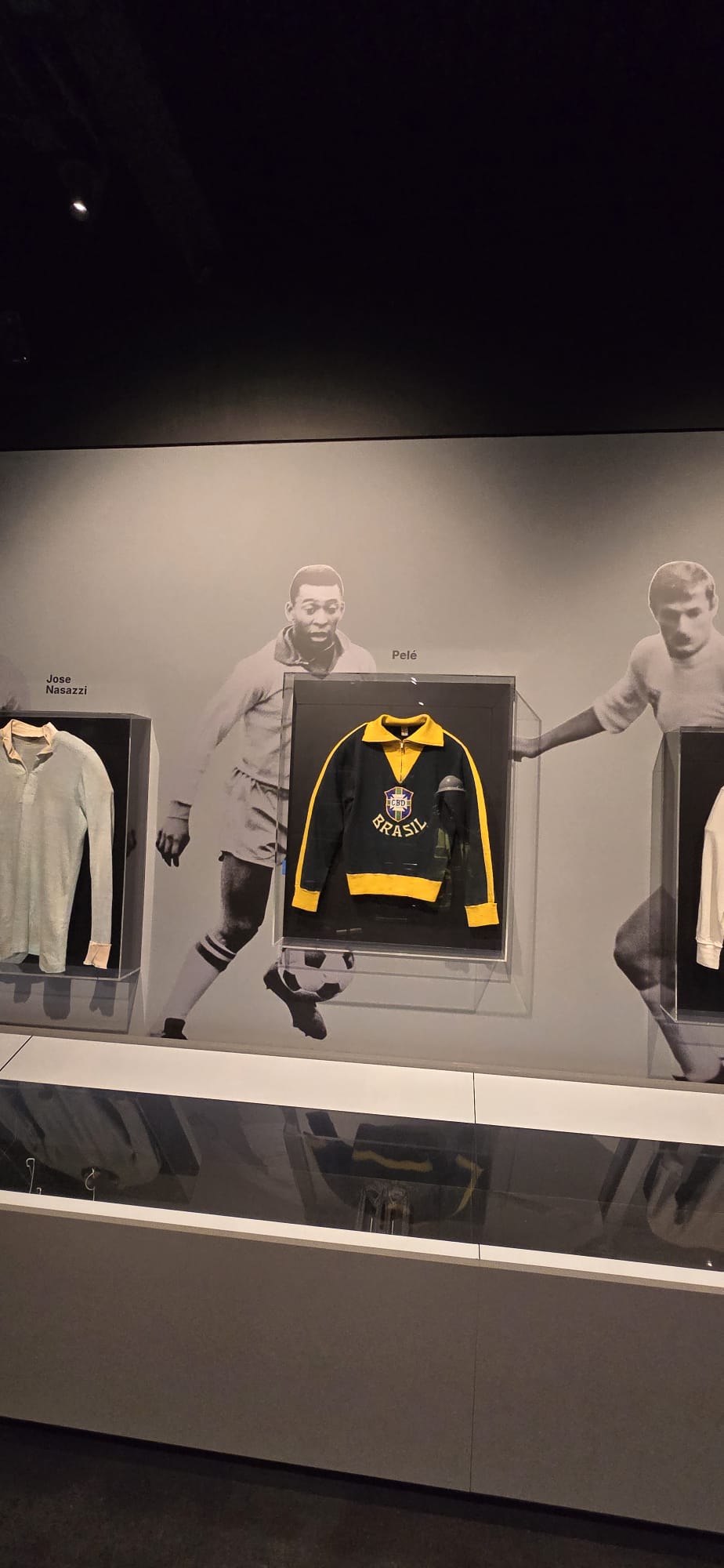 Pelé exhibit jersey display